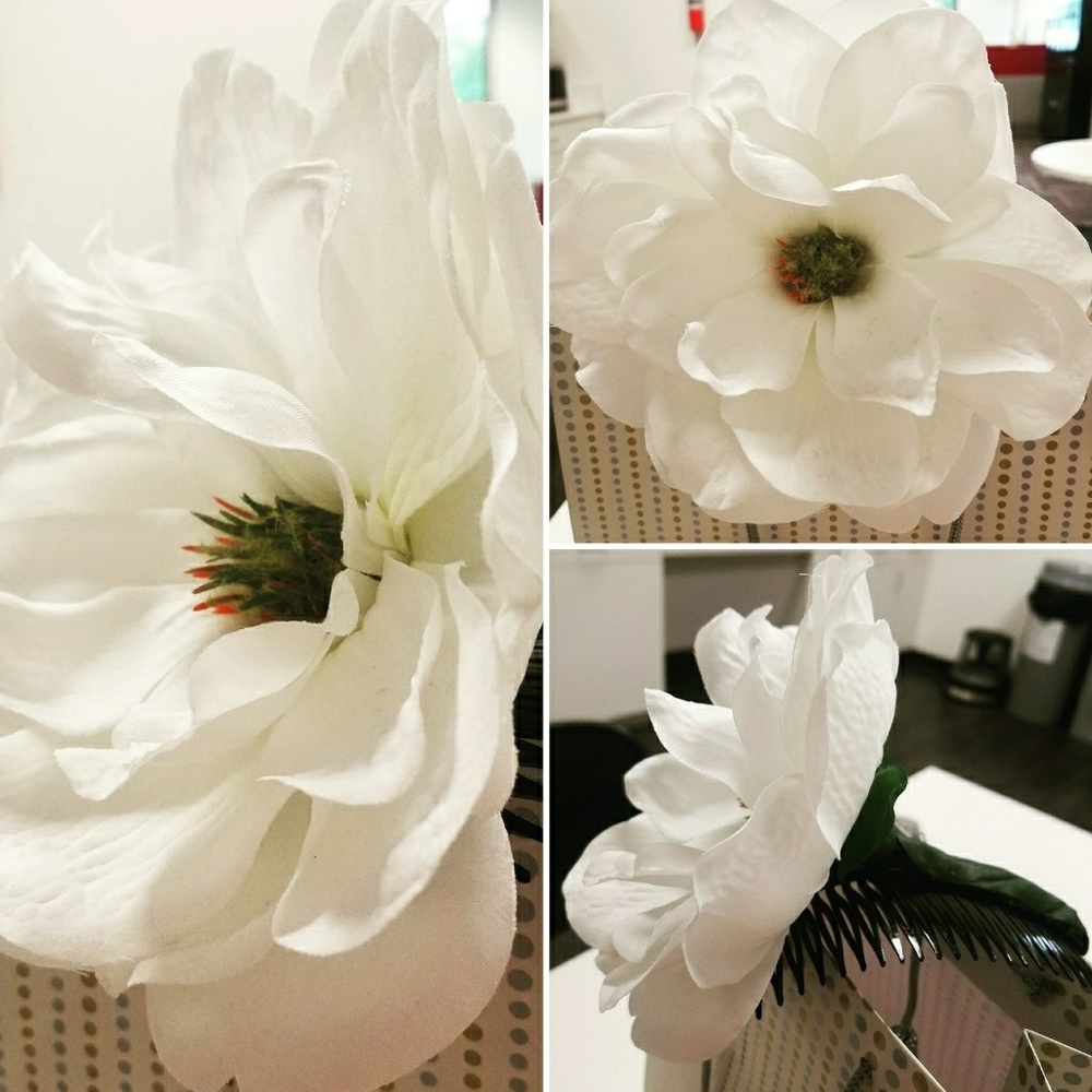 Handmade Magnolia Flower Hair comb! - Picture 2 of 8